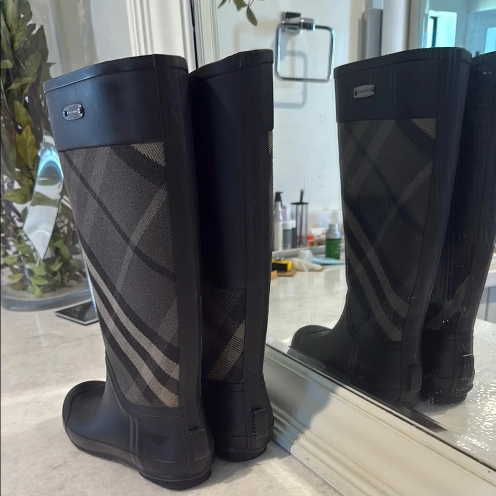 Burberry Black and Gray Over the Knee Boots size 41